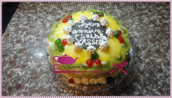 anniversaire, cake, cake ananas, cake fruits, chhiwate, creme ananas, cuisine, cuisine marocaine, cuisine oum nidal, cuisineoumnidal, fruits, gateau, oum nidal, recette, أم نضال, ام نضال, حلويات, شهيوات, شهيوات مغربية, طارت, عيد ميلاد, كريم الأناناس, كريما, كريمة, كيك, كيك طبقات, كيك مزين بالفواكه, كيكي المناسبات, مطبخ, مطبخ أم نضال, وصفة