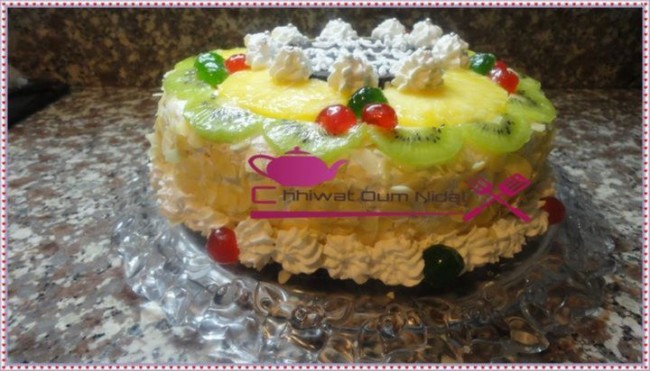 anniversaire, cake, cake ananas, cake fruits, chhiwate, creme ananas, cuisine, cuisine marocaine, cuisine oum nidal, cuisineoumnidal, fruits, gateau, oum nidal, recette, أم نضال, ام نضال, حلويات, شهيوات, شهيوات مغربية, طارت, عيد ميلاد, كريم الأناناس, كريما, كريمة, كيك, كيك طبقات, كيك مزين بالفواكه, كيكي المناسبات, مطبخ, مطبخ أم نضال, وصفة