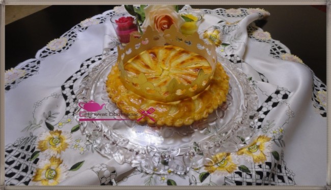 galette des rois, tarte amande, creme, crème, pate feuilletée, pate feuilletee, cuisine oum nidal, cuisine marocaine, recette, chhiwate, sucree, sucrée, gateau, عجين مورق, فطيرة الملوك, طارت اللوز, كريم, وصفة, حلوى, حلويات, كاطو, شهيوات مغربية, أم نضال, أطباق حلوة