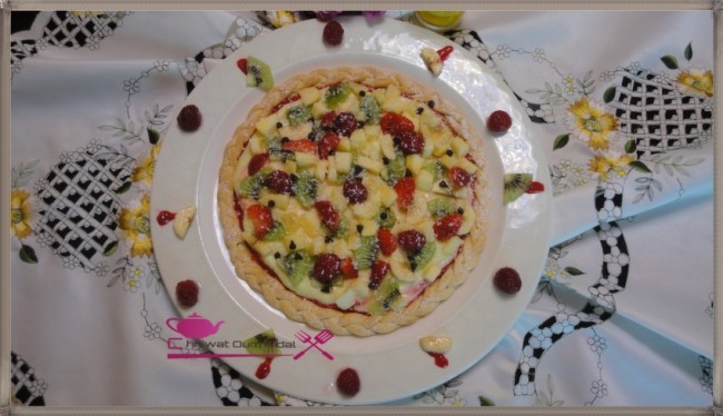 pizza fruits, couli fraise, crème patissère, tarte, pate sucrée, sucree, cuisine marocaine, cuisine oum nidal, chhiwate, recette, framboise, شهيوات مغربية, أم نضال, بيتزا الفواكه, كولي الفرولة, الفريز, كريم باتسيير, كريمة الحلوى, طارت, حلوى, حلويات, عجين حلو