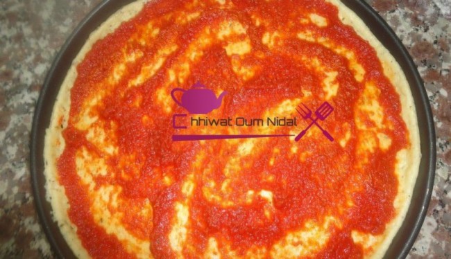 pizza etoile, pizza couronne, chhiwate, cuisine, cuisine marocaine, cuisine oum nidal, cuisineoumnidal, jombon, pizza sauce tomate, pizza au thon, pizza au fruits de mer, pate pizza, om nidal, pizza, recette, أم نضال, اطباق مالحة, ام نضال, بيتزا, شهيوات, شهيوات مغربية, صلصة الطماطم, عجينة, لحم مدخن, بيتزا فواكه البحر, بيتزا بالطون, بيتزا بصلصة الطماطم, بيتزا مالحة, بيتزا على شكل تاج, بيتزا على شكل تاج, عجين البيتزا, عجينة البيتزا, مطبخ أم نضال, مملحات, وصفة