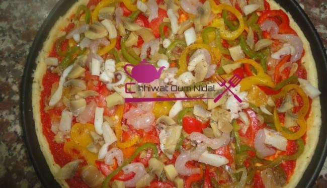 pizza etoile, pizza couronne, chhiwate, cuisine, cuisine marocaine, cuisine oum nidal, cuisineoumnidal, jombon, pizza sauce tomate, pizza au thon, pizza au fruits de mer, pate pizza, om nidal, pizza, recette, أم نضال, اطباق مالحة, ام نضال, بيتزا, شهيوات, شهيوات مغربية, صلصة الطماطم, عجينة, لحم مدخن, بيتزا فواكه البحر, بيتزا بالطون, بيتزا بصلصة الطماطم, بيتزا مالحة, بيتزا على شكل تاج, بيتزا على شكل تاج, عجين البيتزا, عجينة البيتزا, مطبخ أم نضال, مملحات, وصفة