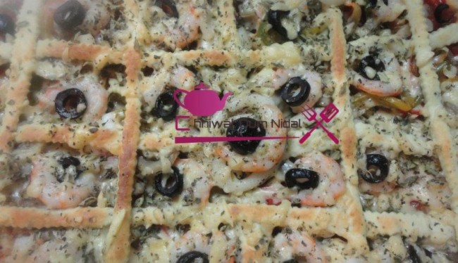 pizza etoile, pizza couronne, chhiwate, cuisine, cuisine marocaine, cuisine oum nidal, cuisineoumnidal, jombon, pizza sauce tomate, pizza au thon, pizza au fruits de mer, pate pizza, om nidal, pizza, recette, أم نضال, اطباق مالحة, ام نضال, بيتزا, شهيوات, شهيوات مغربية, صلصة الطماطم, عجينة, لحم مدخن, بيتزا فواكه البحر, بيتزا بالطون, بيتزا بصلصة الطماطم, بيتزا مالحة, بيتزا على شكل تاج, بيتزا على شكل تاج, عجين البيتزا, عجينة البيتزا, مطبخ أم نضال, مملحات, وصفة