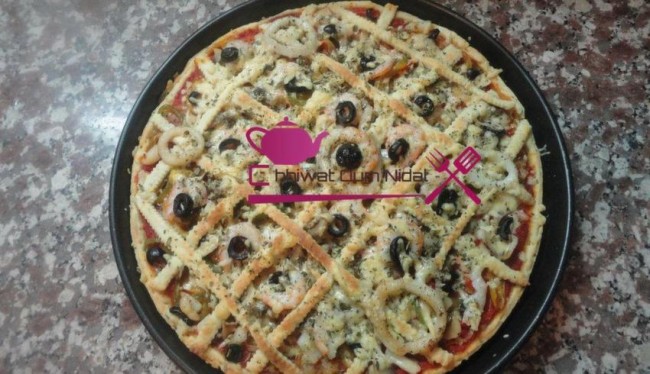 pizza etoile, pizza couronne, chhiwate, cuisine, cuisine marocaine, cuisine oum nidal, cuisineoumnidal, jombon, pizza sauce tomate, pizza au thon, pizza au fruits de mer, pate pizza, om nidal, pizza, recette, أم نضال, اطباق مالحة, ام نضال, بيتزا, شهيوات, شهيوات مغربية, صلصة الطماطم, عجينة, لحم مدخن, بيتزا فواكه البحر, بيتزا بالطون, بيتزا بصلصة الطماطم, بيتزا مالحة, بيتزا على شكل تاج, بيتزا على شكل تاج, عجين البيتزا, عجينة البيتزا, مطبخ أم نضال, مملحات, وصفة