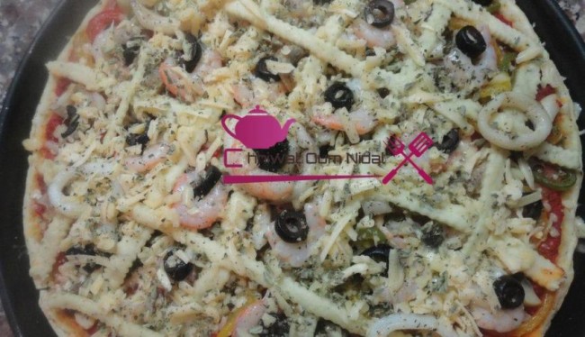 pizza etoile, pizza couronne, chhiwate, cuisine, cuisine marocaine, cuisine oum nidal, cuisineoumnidal, jombon, pizza sauce tomate, pizza au thon, pizza au fruits de mer, pate pizza, om nidal, pizza, recette, أم نضال, اطباق مالحة, ام نضال, بيتزا, شهيوات, شهيوات مغربية, صلصة الطماطم, عجينة, لحم مدخن, بيتزا فواكه البحر, بيتزا بالطون, بيتزا بصلصة الطماطم, بيتزا مالحة, بيتزا على شكل تاج, بيتزا على شكل تاج, عجين البيتزا, عجينة البيتزا, مطبخ أم نضال, مملحات, وصفة