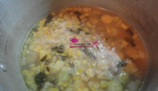 soupe corgette, basilic, poireau, chhiwate, cuisine marocaine, cuisine oum nidal, recette, facile, شهيوات مغربية, أم نضال, وصفة, حساء القرع الاخضر, بوارو, حبق, سهلة