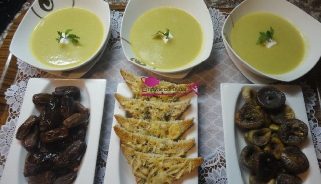 soupe corgette, basilic, poireau, chhiwate, cuisine marocaine, cuisine oum nidal, recette, pain de mie, fromage, toast, facile, شهيوات مغربية, أم نضال, وصفة, شرائح الخبز, طوست, جبن, زعتر, ازير, حساء القرع الاخضر, بوارو, حبق, سهلة