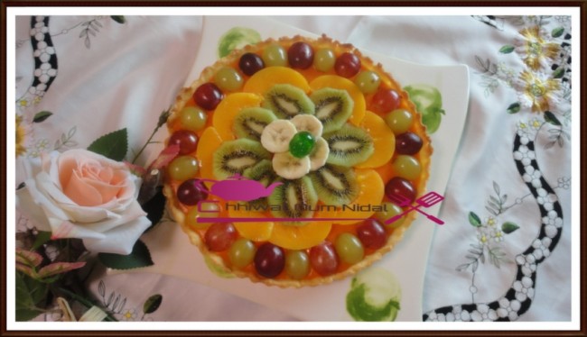 tarte crème orange, gateau, tarte fruit, décoration fruits, tarte facile, pate sablée, sablee, recette, cuisine marocaine, cuisine oum nidal, chhiwate, شهيوات مغربية, أم نضال, طارت الليمون, طارت الفواكه, طارت مزينة, كريم البرتقال, كريم الليمون, كريمة, عجين الصابلي, عجينة, وصفة, حلويات, حلوى