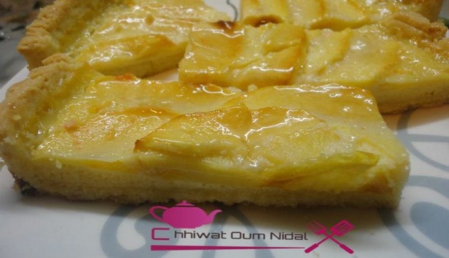 tarte crème pomme, gateau, tarte pomme, décoration pomme, tarte facile, pate sablée, sablee, recette, pate brisée, cuisine marocaine, cuisine oum nidal, chhiwate, شهيوات مغربية, أم نضال, طارت التفاح, طارت مزينة, كريم , كريم التفاح, كريمة, عجين الصابلي, عجين مكسر, عجينة, وصفة, حلويات, حلوى