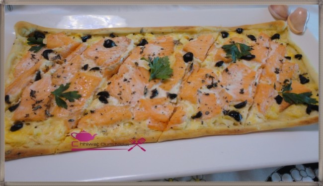 pizza etoile, pizza couronne, chhiwate, cuisine, sauce blanche, cuisine marocaine, cuisine oum nidal, cuisineoumnidal, jombon, pizza sauce tomate, pizza au thon, pizza au fruits de mer au sauce blanche, pate pizza, om nidal, pizza, pizza poulet, pizza viande hachée, pizza saumon, pizza sauce blanche, recette, أم نضال, اطباق مالحة, ام نضال, بيتزا, شهيوات, شهيوات مغربية, صلصة الطماطم, عجينة, لحم مدخن, بيتزا فواكه البحر بالصلصة البيضاء, بيتزا بالطون, بيتزا بصلصة الطماطم, بيتزا مالحة, بيتزا على شكل تاج, بيتزا على شكل تاج, عجين البيتزا, صلصة بيضاء, بيتزا بشكل طولي, بيتزا بالسومون, بيتزا بالكفتة, بيتزا بالدجاج, بيتزا بشكل جديد, عجينة البيتزا, مطبخ أم نضال, مملحات, وصفة