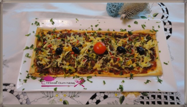 pizza etoile, pizza couronne, chhiwate, cuisine, sauce blanche, cuisine marocaine, cuisine oum nidal, cuisineoumnidal, jombon, pizza sauce tomate, pizza au thon, pizza au fruits de mer au sauce blanche, pate pizza, om nidal, pizza, pizza poulet, pizza viande hachée, pizza saumon, pizza sauce blanche, recette, أم نضال, اطباق مالحة, ام نضال, بيتزا, شهيوات, شهيوات مغربية, صلصة الطماطم, عجينة, لحم مدخن, بيتزا فواكه البحر بالصلصة البيضاء, بيتزا بالطون, بيتزا بصلصة الطماطم, بيتزا مالحة, بيتزا على شكل تاج, بيتزا على شكل تاج, عجين البيتزا, صلصة بيضاء, بيتزا بشكل طولي, بيتزا بالسومون, بيتزا بالكفتة, بيتزا بالدجاج, بيتزا بشكل جديد, عجينة البيتزا, مطبخ أم نضال, مملحات, وصفة