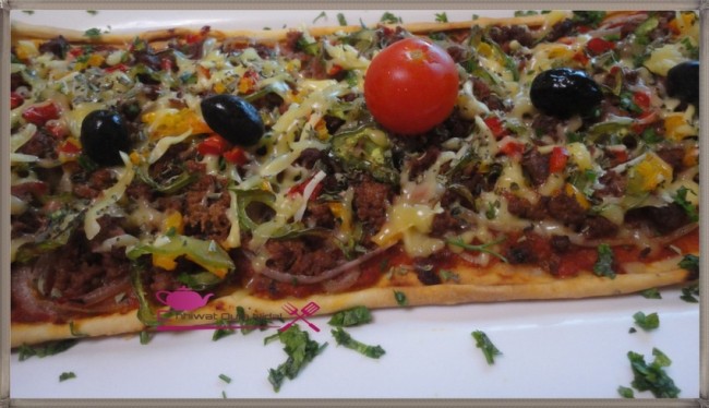 pizza etoile, pizza couronne, chhiwate, cuisine, sauce blanche, cuisine marocaine, cuisine oum nidal, cuisineoumnidal, jombon, pizza sauce tomate, pizza au thon, pizza au fruits de mer au sauce blanche, pate pizza, om nidal, pizza, pizza poulet, pizza viande hachée, pizza saumon, pizza sauce blanche, recette, أم نضال, اطباق مالحة, ام نضال, بيتزا, شهيوات, شهيوات مغربية, صلصة الطماطم, عجينة, لحم مدخن, بيتزا فواكه البحر بالصلصة البيضاء, بيتزا بالطون, بيتزا بصلصة الطماطم, بيتزا مالحة, بيتزا على شكل تاج, بيتزا على شكل تاج, عجين البيتزا, صلصة بيضاء, بيتزا بشكل طولي, بيتزا بالسومون, بيتزا بالكفتة, بيتزا بالدجاج, بيتزا بشكل جديد, عجينة البيتزا, مطبخ أم نضال, مملحات, وصفة