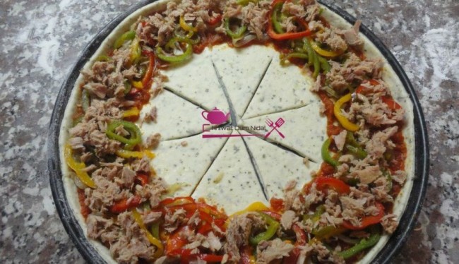 pizza etoile, pizza couronne, chhiwate, cuisine, cuisine marocaine, cuisine oum nidal, cuisineoumnidal, jombon, pizza sauce tomate, pizza au thon, pizza au fruits de mer, pate pizza, om nidal, pizza, recette, أم نضال, اطباق مالحة, ام نضال, بيتزا, شهيوات, شهيوات مغربية, صلصة الطماطم, عجينة, لحم مدخن, بيتزا فواكه البحر, بيتزا بالطون, بيتزا بصلصة الطماطم, بيتزا مالحة, بيتزا على شكل تاج, بيتزا على شكل تاج, مطبخ أم نضال, مملحات, وصفة