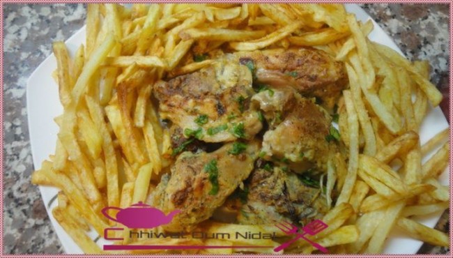 poulet sauce yaourt au four, chhiwate, plats poulets, cuisine marocaine, cuisineoumnidal, sauce yaourt, sauce champignon, om nidal, escalope de dinde, recette, أم نضال, صلصة الياغورت, دجاج بصلصة الياغورت في الفرن, شرائح الدجاج, الديك الرومي, الداند, شهيوات مغربية, مطبخ أم نضال, أطباق الدجاج, وصفة  