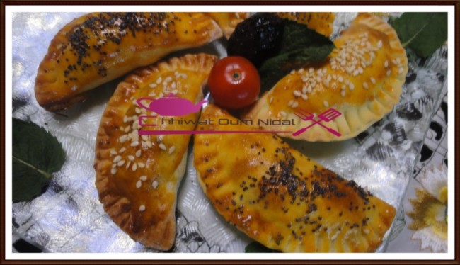 chhiwate, chausson au thon, chausson olives noires, cuisine marocaine, cuisine oum nidal, cuisineoumnidal, om nidal, plats salées, recette, salée, recette ramadan, أطباق مالحة, أم نضال, ام نضال, شوسون, شوصون بالطون, شوصون بالزيتون الاسود, شهيوات, شهيوات رمضان, شهيوات مغربية, مطبخ أم نضال,  مملحات, وصفات 