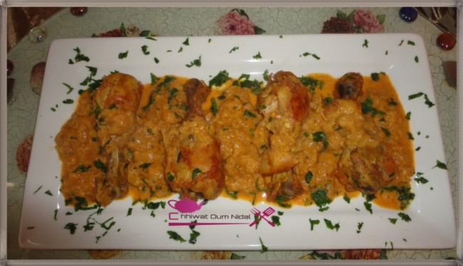 cuisse de poulet aux pommes, chhiwate, plats poulets, cuisine marocaine, cuisineoumnidal, sauce blanche, om nidal, recette, أم نضال, صلصة بيضاء, فخد الدجاج بالتفاح, الصلصة البيضاء, شهيوات مغربية, مطبخ أم نضال, أطباق الدجاج, وصفة