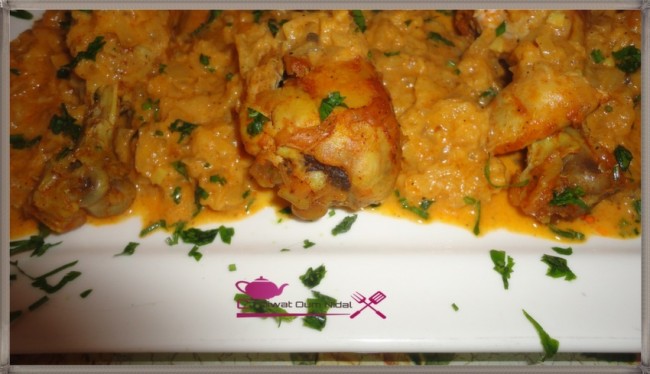 cuisse de poulet aux pommes, chhiwate, plats poulets, cuisine marocaine, cuisineoumnidal, sauce blanche, om nidal, recette, أم نضال, صلصة بيضاء, فخد الدجاج بالتفاح, الصلصة البيضاء, شهيوات مغربية, مطبخ أم نضال, أطباق الدجاج, وصفة