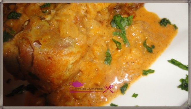 cuisse de poulet aux pommes, chhiwate, plats poulets, cuisine marocaine, cuisineoumnidal, sauce blanche, om nidal, recette, أم نضال, صلصة بيضاء, فخد الدجاج بالتفاح, الصلصة البيضاء, شهيوات مغربية, مطبخ أم نضال, أطباق الدجاج, وصفة