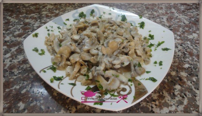 emincé de poulet au sauce blanche et champignon, chhiwate, plats poulets, cuisine marocaine, cuisineoumnidal, sauce blanche, sauce champignon, om nidal, escalope de dinde, recette, أم نضال, صلصة الفطر, قطع الدجاج بالصلصة البيضاء و الفطر, شرائح الدجاج, الديك الرومي, الداند, الصلصة البيضاء, شهيوات مغربية, مطبخ أم نضال, أطباق الدجاج, وصفة