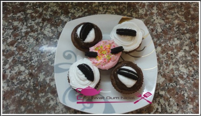 cupcake oreo, cup cake, petit cake, chocolat, cacao, recette, sucrée, sucree, gateau, chhiwate, cuisine marocaine, cuisine oum nidal, حلويات, كاب كيك اوريو, أوريو, كيك صغير, حلوى, أطفال, شانتيي, أريو, وصفة, وصفات, شهيوات, شهيوات مغربية, أم نضال, أطباق حلوة, شوكولا, كاكاو