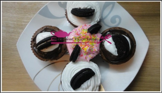 cupcake oreo, cup cake, petit cake, chocolat, cacao, recette, sucrée, sucree, gateau, chhiwate, cuisine marocaine, cuisine oum nidal, حلويات, كاب كيك اوريو, أوريو, كيك صغير, حلوى, أطفال, شانتيي, أريو, وصفة, وصفات, شهيوات, شهيوات مغربية, أم نضال, أطباق حلوة, شوكولا, كاكاو