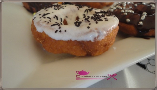 donuts, beignet, chhiwate, cuisine oum nidal, cuisine marocaine, recette, plats sucrée, sucree, gateau, شهيوات مغربية, أم نضال, دونات, بينيي, اسفنج, حلويات, معجنات حلوة, أطباق حلوة, وصفة