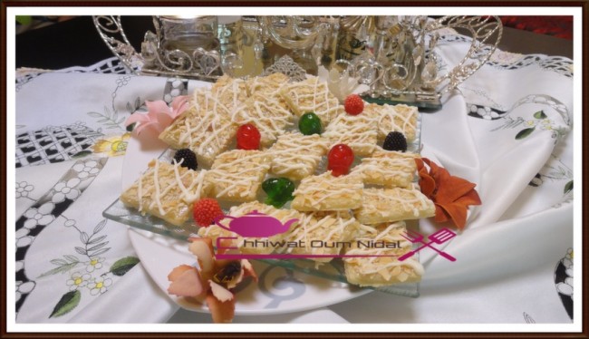 gateau carrée auxamandes, amandes effilées, halwa, chhiwate, cuisine marocaine, cuisine oum nidal, cuisineoumnidal, facile, gateau, gateaux fete, oum nidal, recette, recette facile, sucree, أطباق حلوة, أم نضال, ام نضال, حلويات, شهيوات, شهيوات مغربية, حلوى اللوز, حلوى برقائق اللوز, حلوى, مربعات اللوز , مطبخ أم نضال, وصفات, حلويات العيد, وصفة, وصفة سهلة