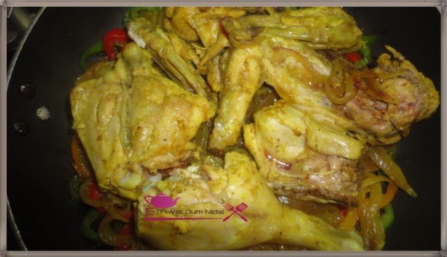 chhiwate, cuisine, cuisine marocaine, couscous marocain, cuisine orientale, cuisine oum nidal, cuisineoumnidal, oum nidal, recette, plats poulet, أطباق مالحة, أم نضال, ام نضال, شهيوات, شهيوات العيد, شهيوات مغربية, وصفات شرقية,  مقلوبة الارز, مقلوبة الروز بالدجاج و الخضر, مقلوبة الروز بالدجاج و الفلفل, مطبخ أم نضال, وصفات, أطباق الدجاج