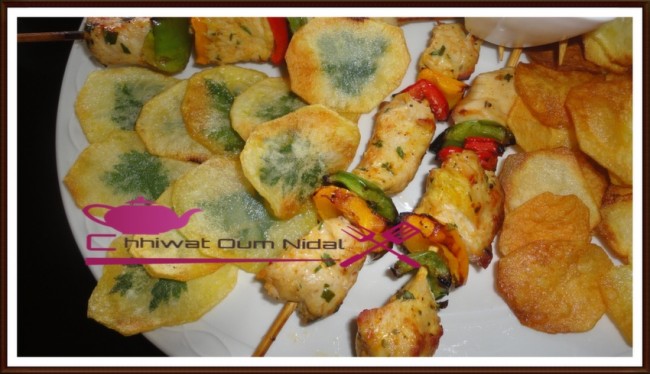 brochette dinde, brochette poulet, marinade, cuisine oum nidal, cuisine marocaine, recette, chhiwate, شهيوات مغربية, قضبان الديك الرومي, قضيان الدجاج, الداند, أم نضال, دجاج مشوي, وصفة