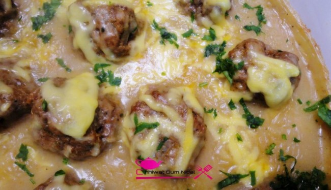 gratin viande hachée, hachee, kefta, sauce bechamele, fromage, kefta au four; chapleure, recette, chhiwate, cuisine marocaine, cuisine oum nidal, plats viande, شهيوات مغربية, وصفة, أطباق اللحم, كراتان الكفتة, اللحم المرفوم, جبن, فرماج, صلصة البيشاميل, أم نضال