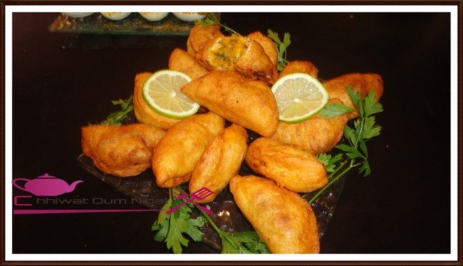 pirochki, piroshki, chausson pomme de terre, recette, cuisine oum nidal, cuisine marocaine, pate farcie, salée, salee, chhiwate, شهيوات مغربية, أم نضال, خبيزات بالبطاطس, وصفة, بيروشكي, شوصون البطاطا, مملحات, عجين محشو 