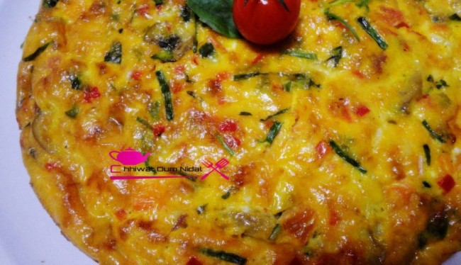 tortilla au four, tortilla légume, legume, omelette, oufs, surimi, cuisine marocaine, cuisine oum nidal, recette, facile, chhiwate, شهيوات مغربية, أم نضال, وصفة سهلة, أمليط, أومليط, طورتية في الفرن, طورتية بالخضر, سوريمي, بيض  