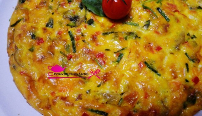 tortilla au four, tortilla légume, legume, omelette, oufs, surimi, cuisine marocaine, cuisine oum nidal, recette, facile, chhiwate, شهيوات مغربية, أم نضال, وصفة سهلة, أمليط, أومليط, طورتية في الفرن, طورتية بالخضر, سوريمي, بيض  