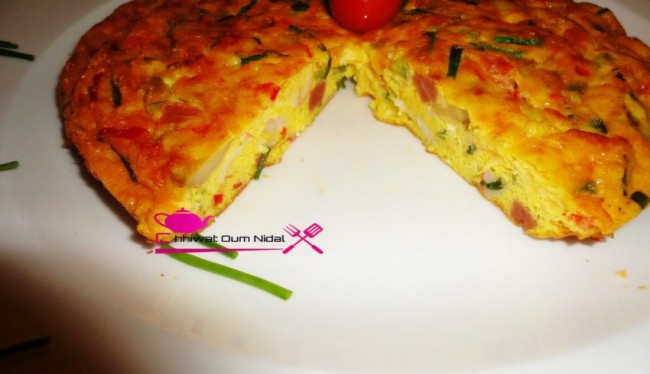 tortilla au four, tortilla légume, legume, omelette, oufs, surimi, cuisine marocaine, cuisine oum nidal, recette, facile, chhiwate, شهيوات مغربية, أم نضال, وصفة سهلة, أمليط, أومليط, طورتية في الفرن, طورتية بالخضر, سوريمي, بيض  