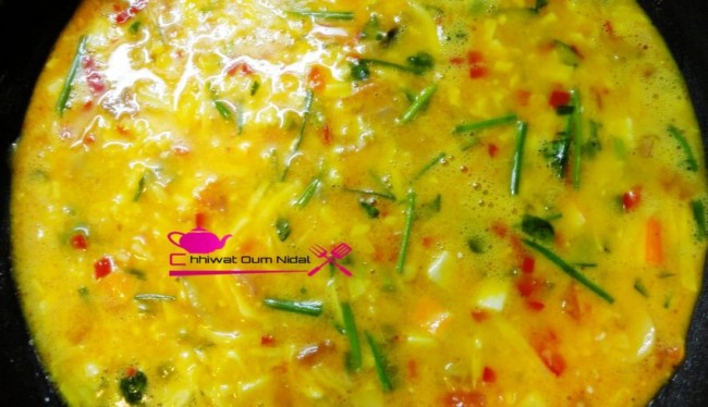 tortilla au four, tortilla légume, legume, omelette, oufs, surimi, cuisine marocaine, cuisine oum nidal, recette, facile, chhiwate, شهيوات مغربية, أم نضال, وصفة سهلة, أمليط, أومليط, طورتية في الفرن, طورتية بالخضر, سوريمي, بيض  