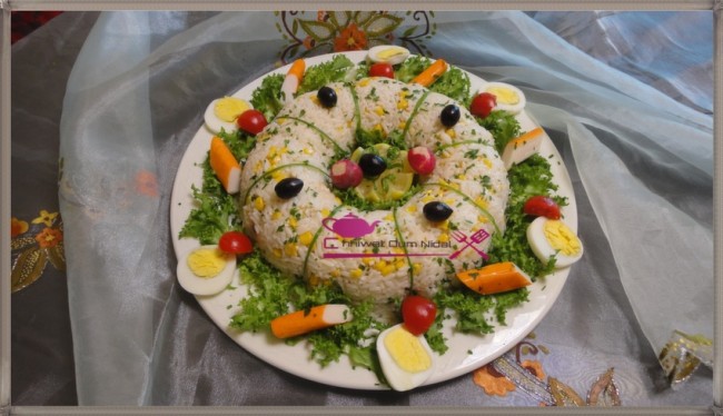 salade couronne riz, salade riz et thon, recette, cuisine oum nidal, cuisine marocaine, chhiwate, سلطة التاج, سلطة الروز و الطون, سلطة الارز, تقديم رائع, شهيوات مغربية, أم نضال, وصفة, سلطة رائعة