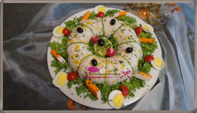 salade couronne riz, salade riz et thon, recette, cuisine oum nidal, cuisine marocaine, chhiwate, سلطة التاج, سلطة الروز و الطون, سلطة الارز, تقديم رائع, شهيوات مغربية, أم نضال, وصفة, سلطة رائعة