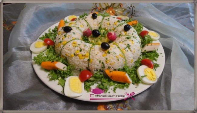 salade couronne riz, salade riz et thon, recette, cuisine oum nidal, cuisine marocaine, chhiwate, سلطة التاج, سلطة الروز و الطون, سلطة الارز, تقديم رائع, شهيوات مغربية, أم نضال, وصفة, سلطة رائعة