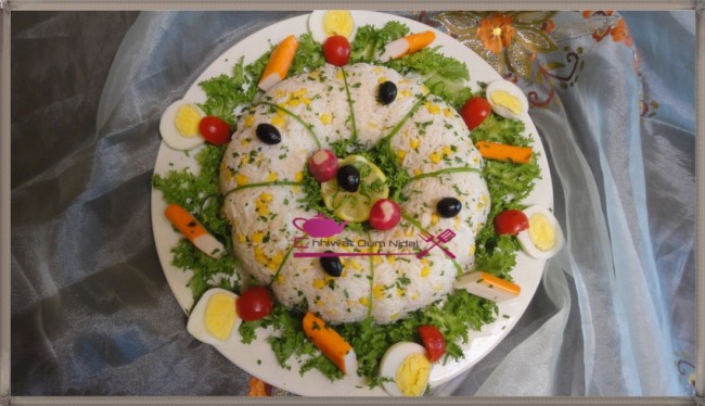 salade couronne riz, salade riz et thon, recette, cuisine oum nidal, cuisine marocaine, chhiwate, سلطة التاج, سلطة الروز و الطون, سلطة الارز, تقديم رائع, شهيوات مغربية, أم نضال, وصفة, سلطة رائعة