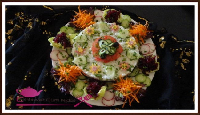 salade étage riz, salade riz et thon, recette, cuisine oum nidal, cuisine marocaine, chhiwate, سلطة طبقات الروز, سلطة الروز و الطون, سلطة الارز, تقديم رائع, شهيوات مغربية, أم نضال, وصفة, سلطة رائعة, خضر