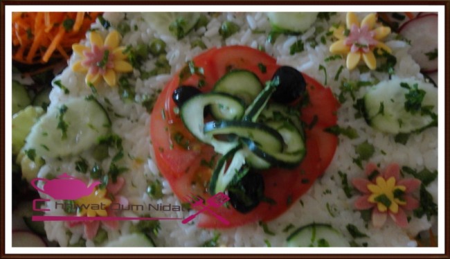salade étage riz, salade riz et thon, recette, cuisine oum nidal, cuisine marocaine, chhiwate, سلطة طبقات الروز, سلطة الروز و الطون, سلطة الارز, تقديم رائع, شهيوات مغربية, أم نضال, وصفة, سلطة رائعة, خضر