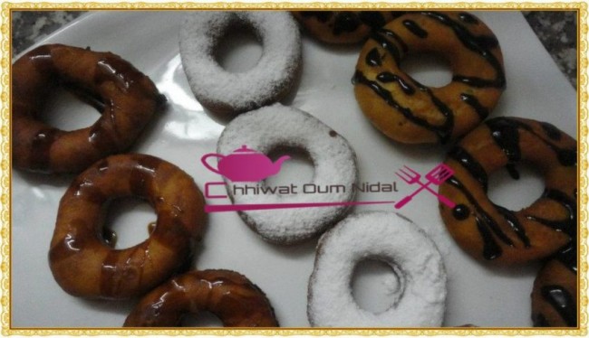 donuts, beignet, chhiwate, cuisine oum nidal, beignet pomme de terre, cuisine marocaine, recette, plats sucrée, sucree, gateau, شهيوات مغربية, أم نضال, دونات, بينيي البطاطس, بينيي, اسفنج, حلويات, معجنات حلوة, أطباق حلوة, وصفة