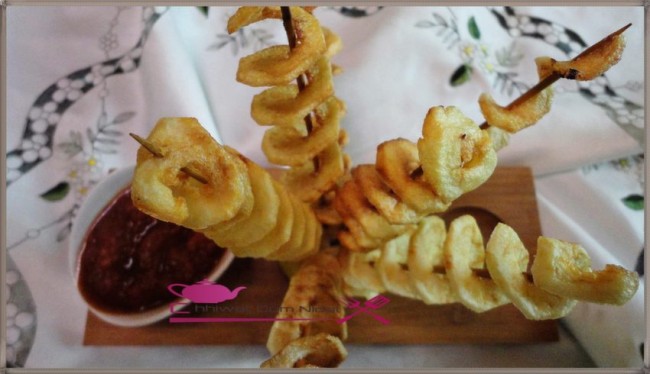 brochette pomme de terre, friture pomme de terre, décoration pomme deterre, cuisine oum nidal, om nidal, recette facile, recette enfant, cuisine marocaine, chhiwate, شهيوات مغربية, أم نضال, وصفات سهلة, وصفات أطفال, بطاطس مقلية بشكل رائع, قضبان البطاطس