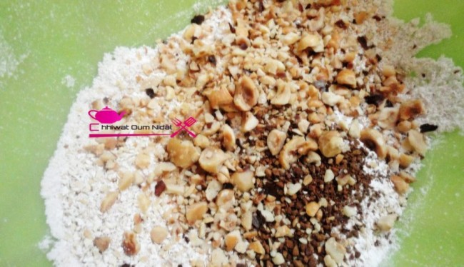cake avoine, cake noisette, cake caramel, recette, cuisine marocaine, cuisine oum nidal, sucree, sucrée, شهيوات مغربية, chhiwate, أم نضال, وصفة, كيك الخرطال, كيك الشوفان, كيك البندق, النوازيت, كراميل, أطباق حلوة, حلويات