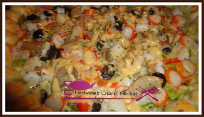 pizza etoile, pizza couronne, chhiwate, cuisine, sauce blanche, cuisine marocaine, cuisine oum nidal, cuisineoumnidal, jombon, pizza sauce tomate, pizza au thon, pizza au fruits de mer au sauce blanche, pate pizza, om nidal, pizza, recette, أم نضال, اطباق مالحة, ام نضال, بيتزا, شهيوات, شهيوات مغربية, صلصة الطماطم, عجينة, لحم مدخن, بيتزا فواكه البحر بالصلصة البيضاء, بيتزا بالطون, بيتزا بصلصة الطماطم, بيتزا مالحة, بيتزا على شكل تاج, بيتزا على شكل تاج, عجين البيتزا, صلصة بيضاء, عجينة البيتزا, مطبخ أم نضال, مملحات, وصفة