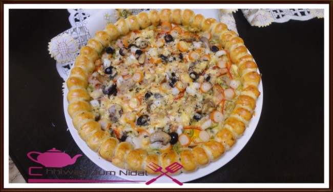 pizza etoile, pizza couronne, chhiwate, cuisine, sauce blanche, cuisine marocaine, cuisine oum nidal, cuisineoumnidal, jombon, pizza sauce tomate, pizza au thon, pizza au fruits de mer au sauce blanche, pate pizza, om nidal, pizza, recette, أم نضال, اطباق مالحة, ام نضال, بيتزا, شهيوات, شهيوات مغربية, صلصة الطماطم, عجينة, لحم مدخن, بيتزا فواكه البحر بالصلصة البيضاء, بيتزا بالطون, بيتزا بصلصة الطماطم, بيتزا مالحة, بيتزا على شكل تاج, بيتزا على شكل تاج, عجين البيتزا, صلصة بيضاء, عجينة البيتزا, مطبخ أم نضال, مملحات, وصفة