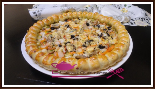 pizza etoile, pizza couronne, chhiwate, cuisine, sauce blanche, cuisine marocaine, cuisine oum nidal, cuisineoumnidal, jombon, pizza sauce tomate, pizza au thon, pizza au fruits de mer au sauce blanche, pate pizza, om nidal, pizza, recette, أم نضال, اطباق مالحة, ام نضال, بيتزا, شهيوات, شهيوات مغربية, صلصة الطماطم, عجينة, لحم مدخن, بيتزا فواكه البحر بالصلصة البيضاء, بيتزا بالطون, بيتزا بصلصة الطماطم, بيتزا مالحة, بيتزا على شكل تاج, بيتزا على شكل تاج, عجين البيتزا, صلصة بيضاء, عجينة البيتزا, مطبخ أم نضال, مملحات, وصفة