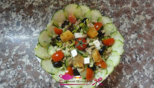 salade, concombre, tomate cerise, chhiwate, cuisine oum nidal, cuisine marocaine, recette, salade variée, om nidal, شهيوات مغربة, أم نضال, وصفات, سلطات متنوعة, خيار, خس, طماطم صغيرة, وصفات سهلة,  