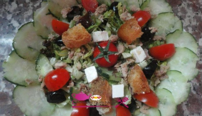 salade, concombre, tomate cerise, chhiwate, cuisine oum nidal, cuisine marocaine, recette, salade variée, om nidal, شهيوات مغربة, أم نضال, وصفات, سلطات متنوعة, خيار, خس, طماطم صغيرة, وصفات سهلة,  