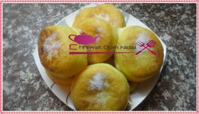 donuts, beignet, chhiwate, cuisine oum nidal, cuisine marocaine, recette, plats sucrée, sucree, gateau, شهيوات مغربية, أم نضال, دونات, بينيي, اسفنج, حلويات, معجنات حلوة, أطباق حلوة, وصفة